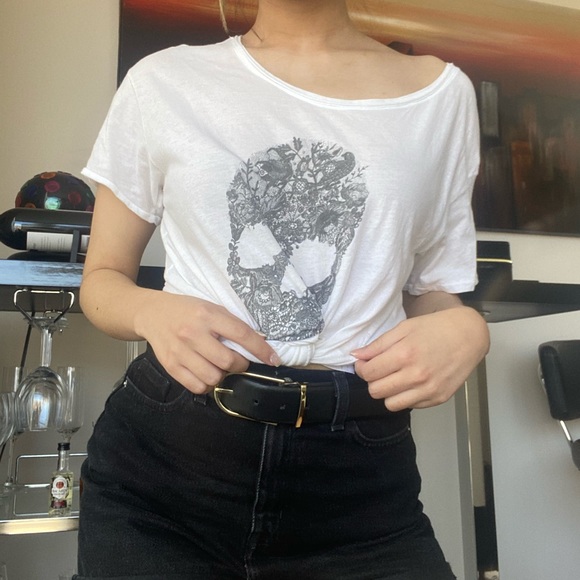 Aritzia Skull Tee